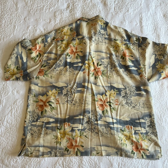 Tommy Bahama camp shirt - Picture 3 of 3